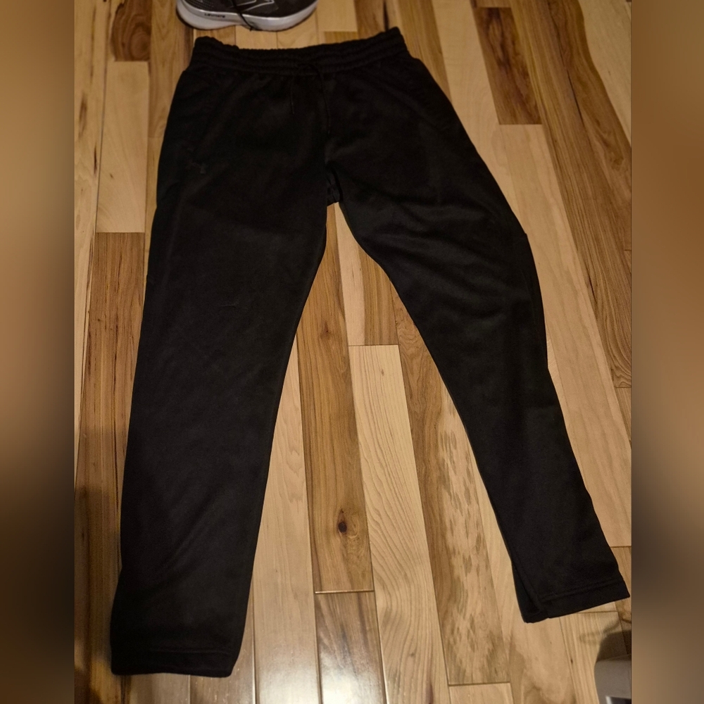 Womens Under Armour Black Relaxed Fit Joggers with Elastic Waistband Size L.